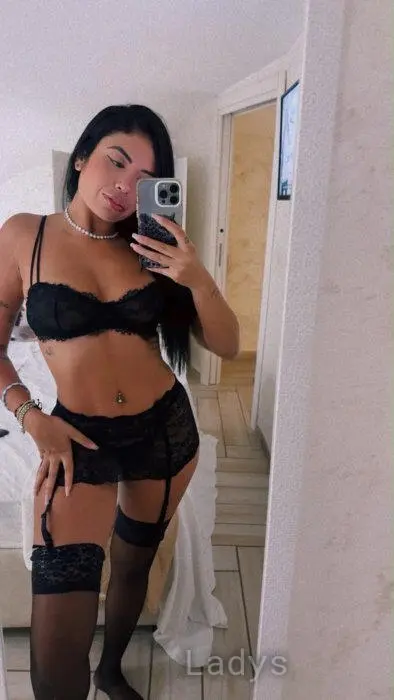 Morena, 27 years beautiful nude Napoli escorts girl, height 168 sm, Weight 53 kg