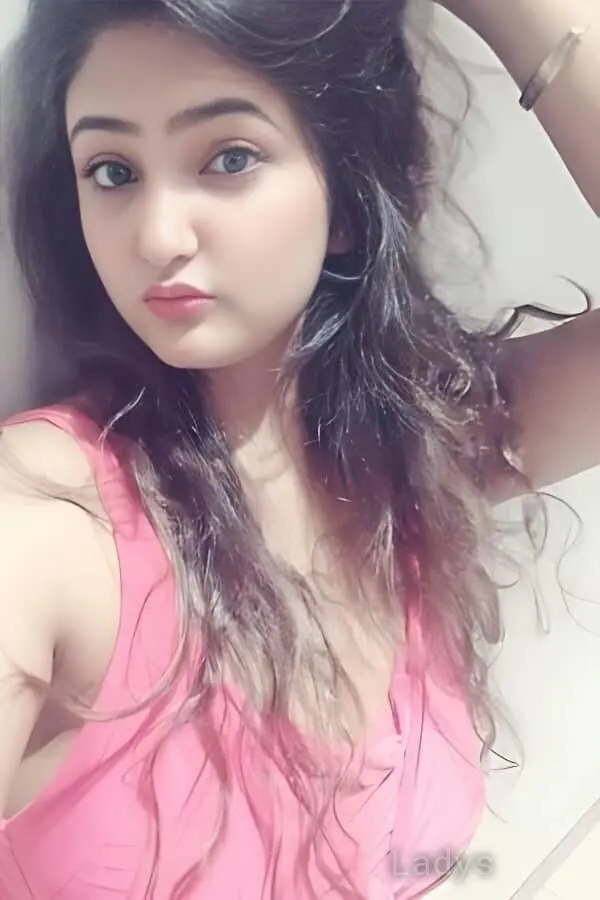 Shreya, 23 years old Nashik escort girl with big tits, height 155 sm, Weight kg