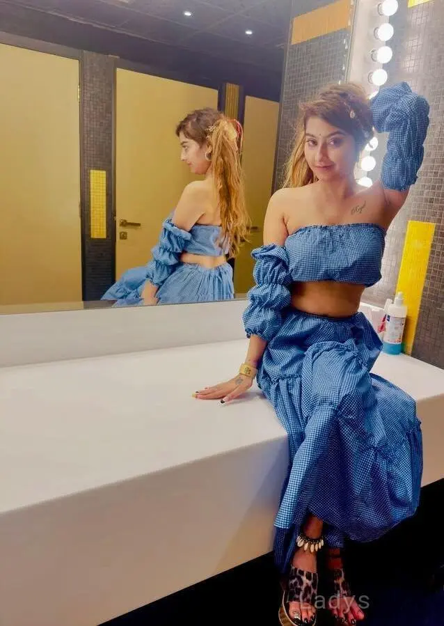 Erisa, 21 years beautiful nude Nashik escorts girl, height 170 sm, Weight  kg