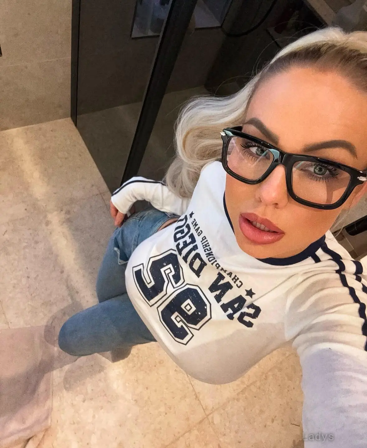 Amanda, 25 years old Nashville escort girl with big tits, height 144 sm, Weight 42 kg