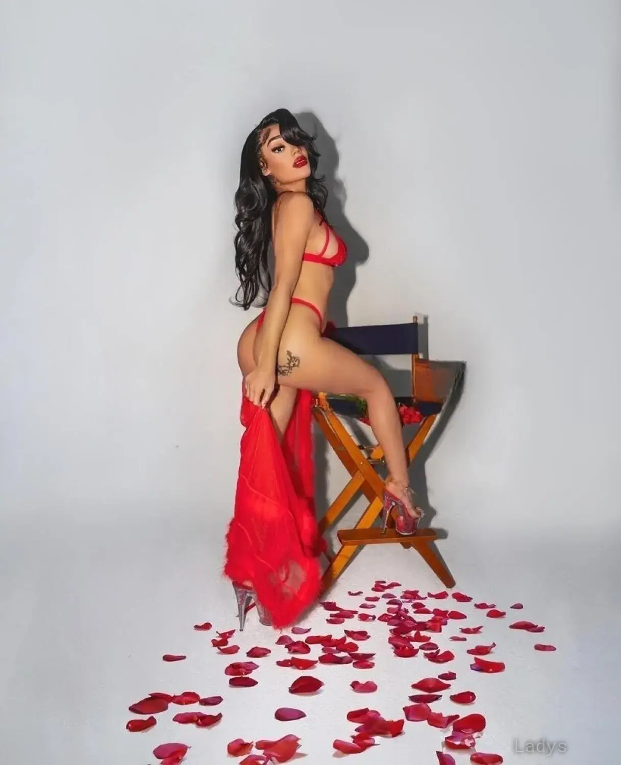 ROSE, 21 years old Nashville escort girl with big tits, height 164 sm, Weight 57 kg