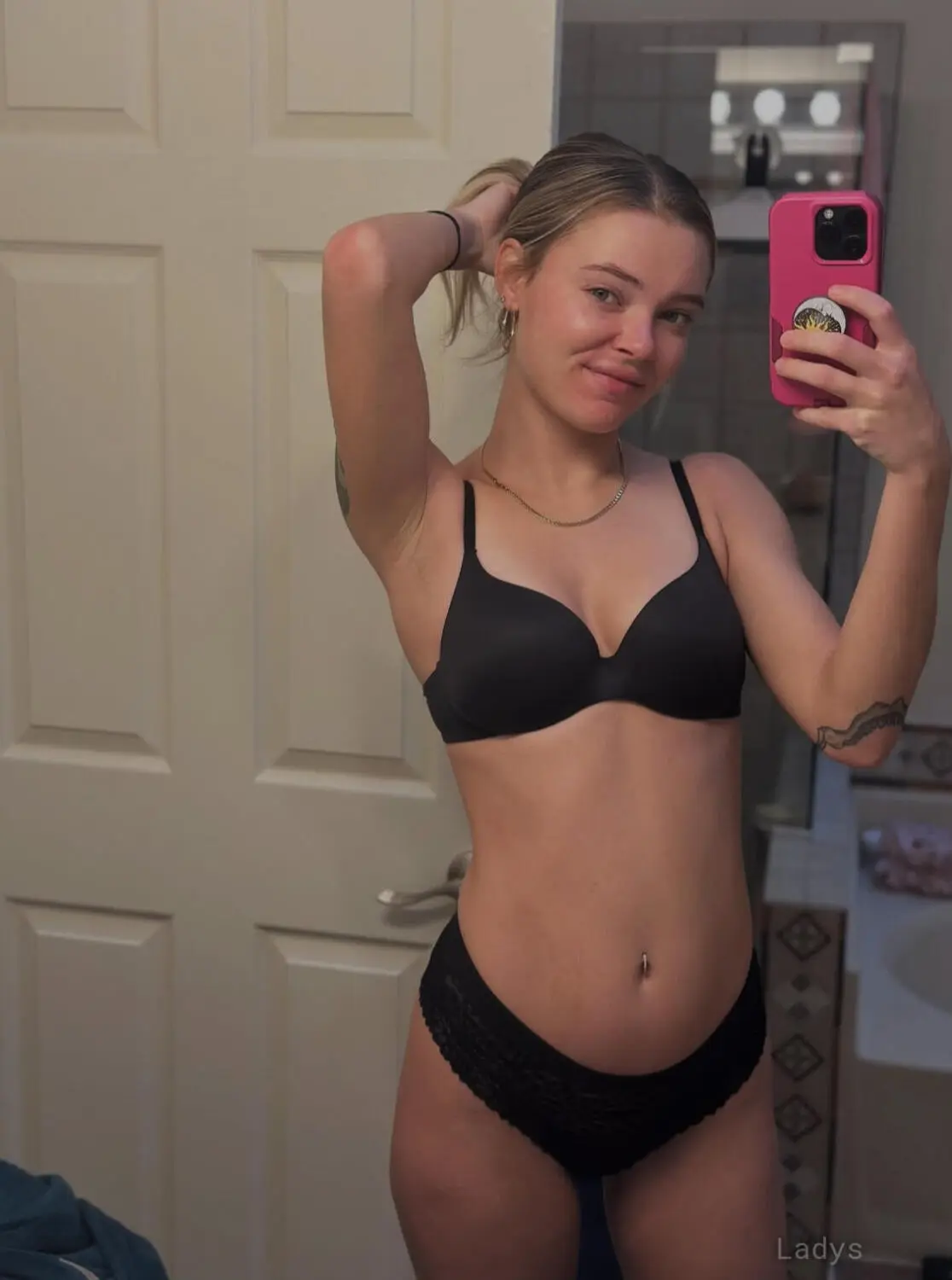 Annie available now for sex hookup, 24 years beautiful nude Nashville escorts girl, height 150 sm, Weight 52 kg