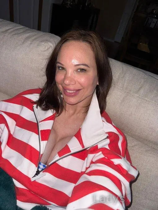 I’m available for hmu, 36 years beautiful nude Nashville escorts girl, height 164 sm, Weight 55 kg