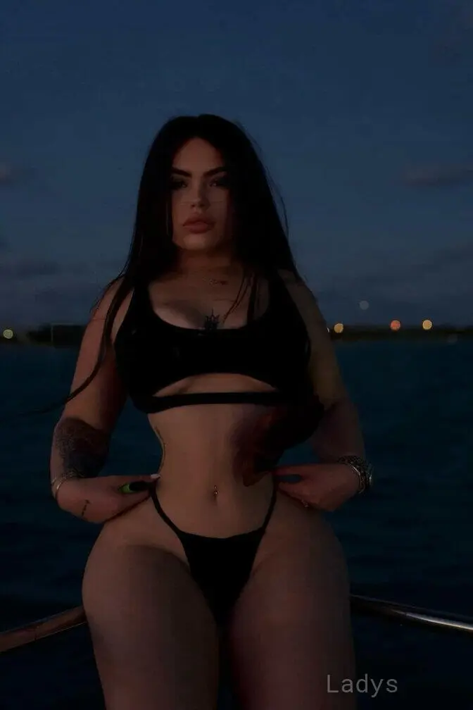 Khloe, 21 years beautiful nude Nashville escorts girl, height 153 sm, Weight 59 kg