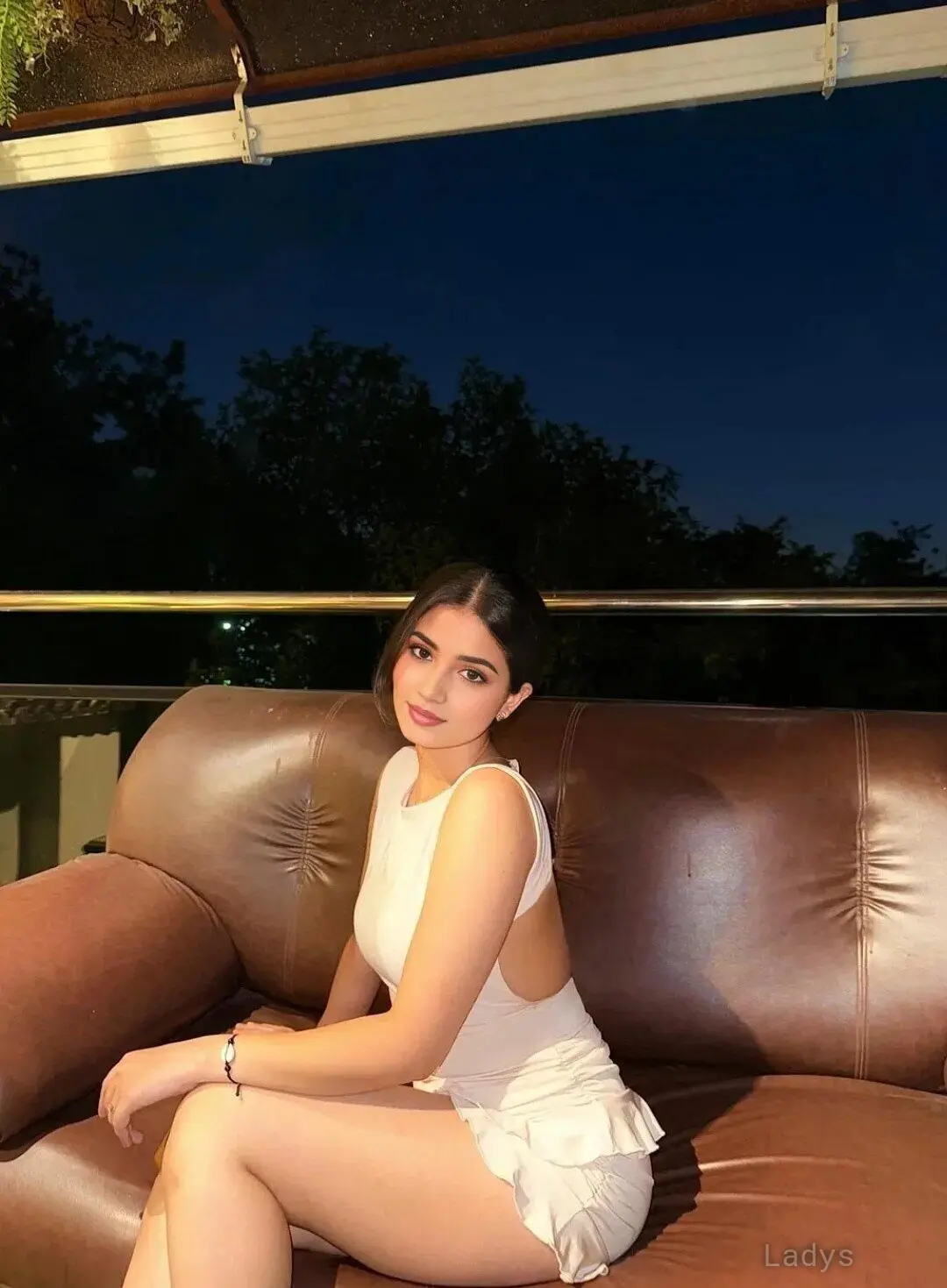 Belle, 24 years old Navi Mumbai escort girl with big tits, height 152 sm, Weight  kg