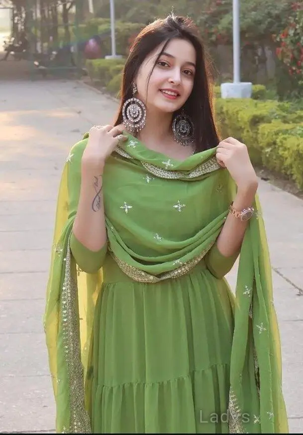 Divya, 23 years old Navi Mumbai escort girl with big tits, height 154 sm, Weight kg