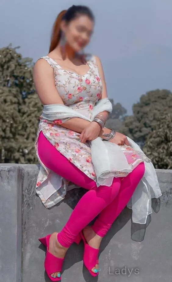 Fiona, 25 years old Navi Mumbai escort girl with big tits, height 165 sm, Weight  kg