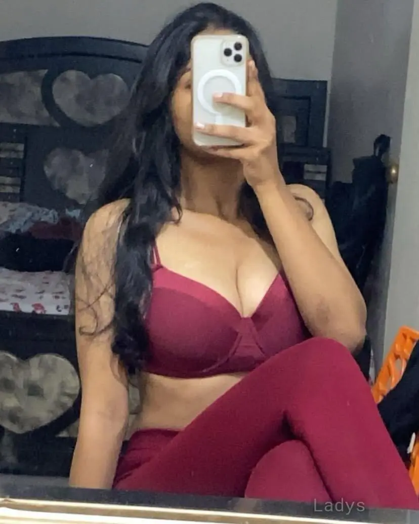 Gabriella, 22 years old Navi Mumbai escort girl with big tits, height 168 sm, Weight  kg