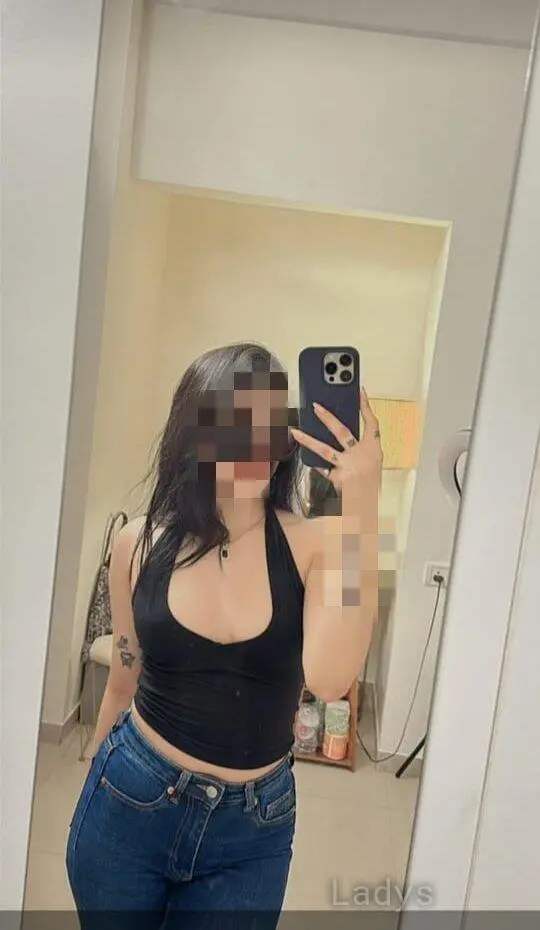 Jiya, 23 years old Navi Mumbai escort girl with big tits, height 153 sm, Weight kg