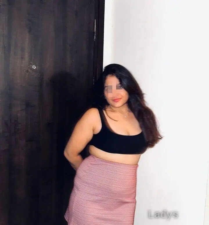 Manisha, 26 years old Navi Mumbai escort girl with big tits, height 154 sm, Weight kg