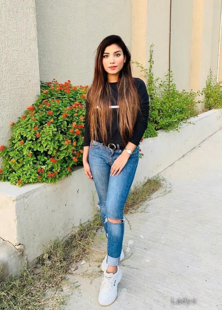 Natasha, 23 years old Navi Mumbai escort girl with big tits, height 170 sm, Weight kg