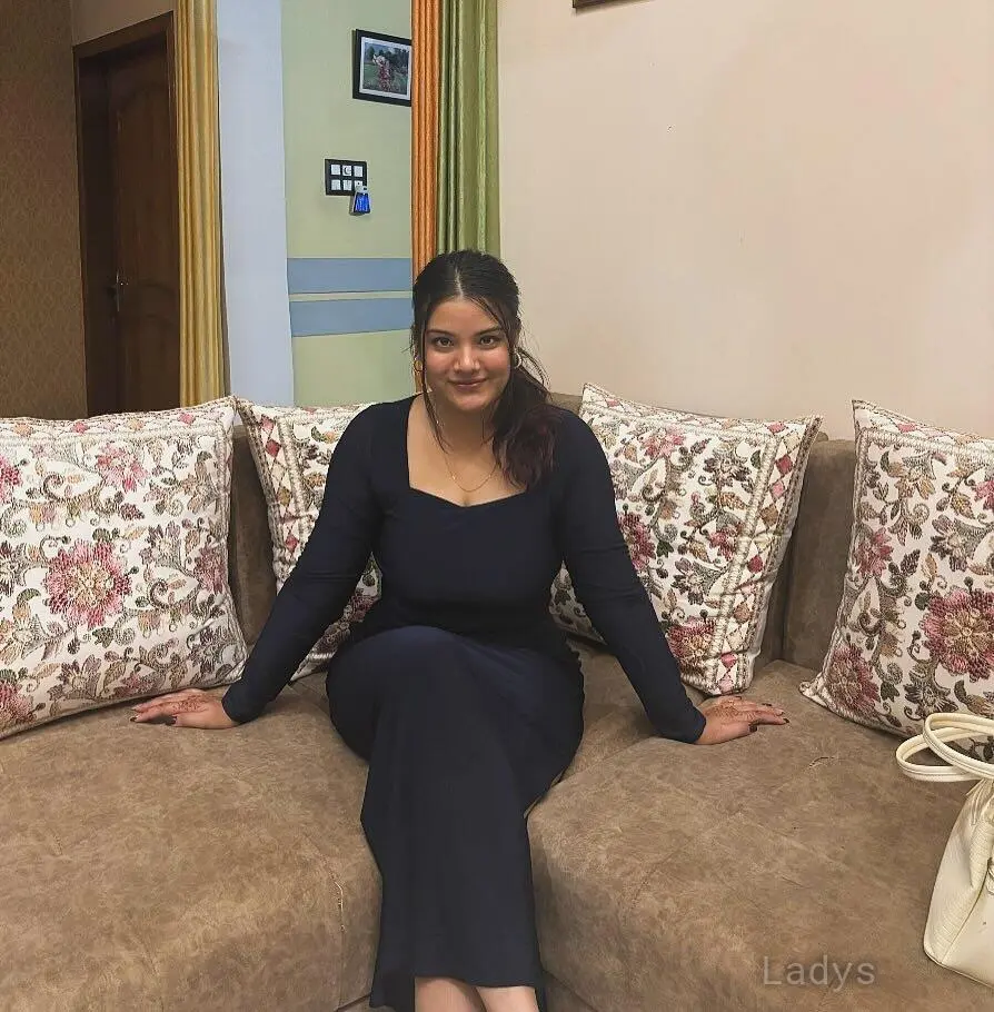 Ruhu, 22 years old Navi Mumbai escort girl with big tits, height 154 sm, Weight kg