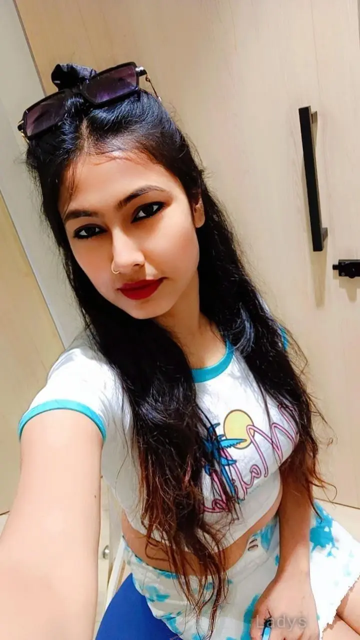 Sneha, 22 years old Navi Mumbai escort girl with big tits, height 152 sm, Weight  kg