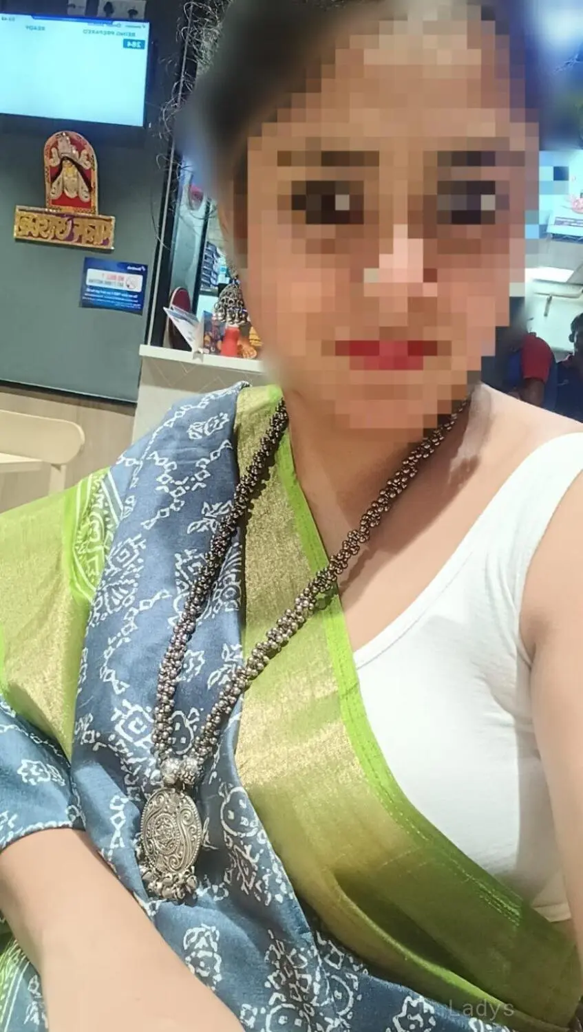 Avantika, 23 years beautiful nude Navi Mumbai escorts girl, height 150 sm, Weight  kg