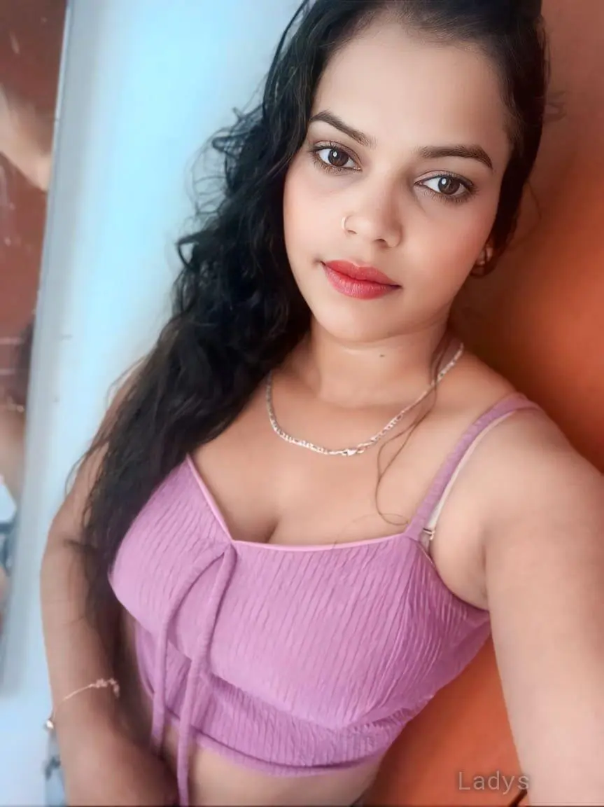 Komal, 22 years beautiful nude Navi Mumbai escorts girl, height 159 sm, Weight  kg