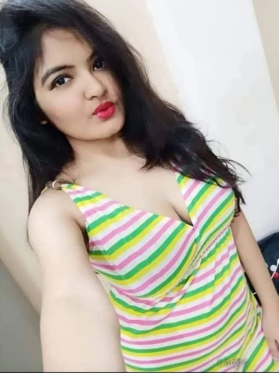 Parker, 23 years beautiful nude Navi Mumbai escorts girl, height 165 sm, Weight kg