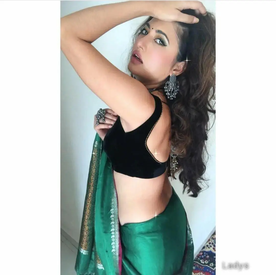 Reese, 23 years beautiful nude Navi Mumbai escorts girl, height 154 sm, Weight  kg