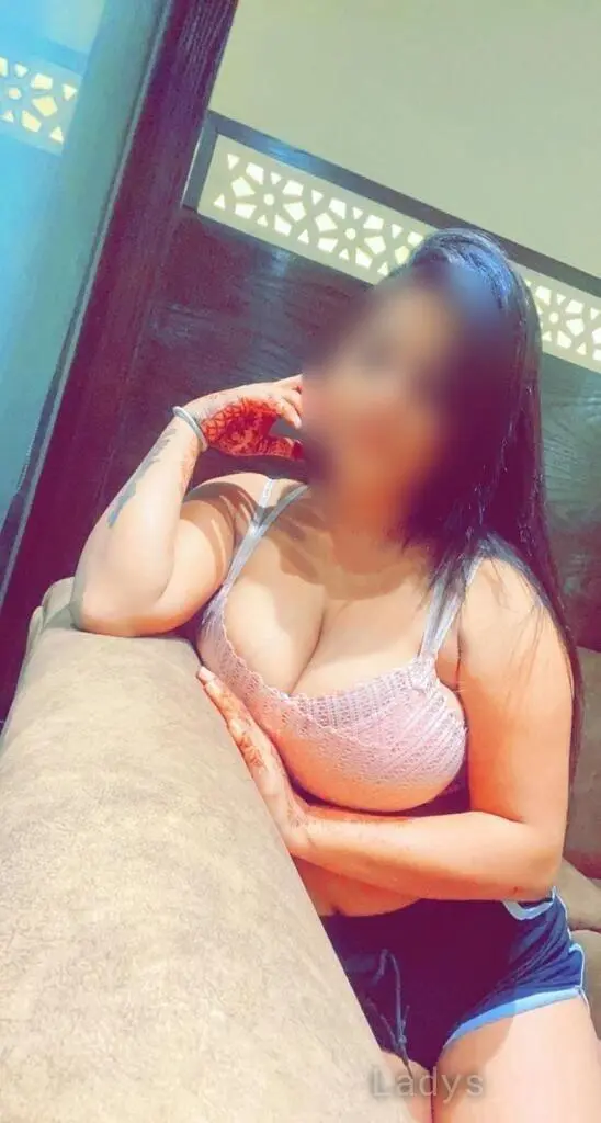 Riya, 23 years beautiful nude Navi Mumbai escorts girl, height 165 sm, Weight kg