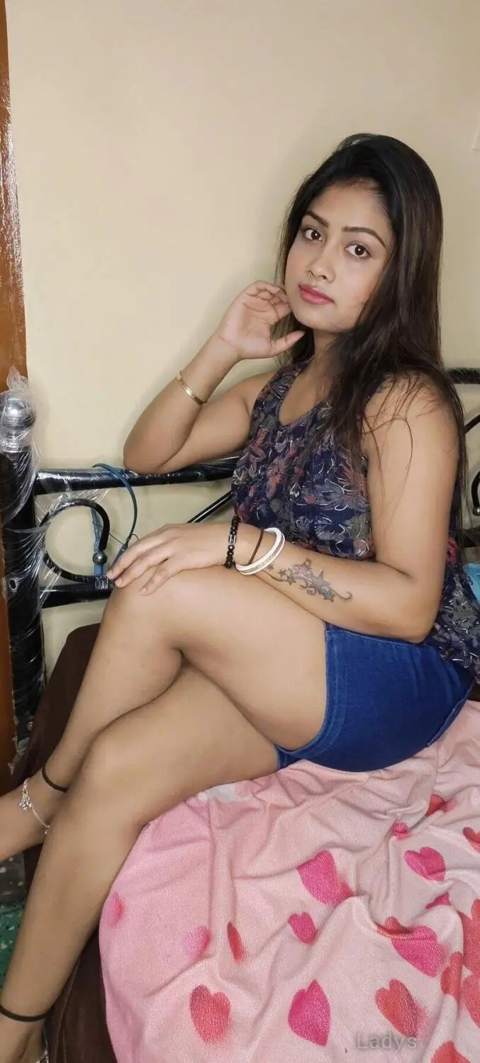 Trisha, 24 years beautiful nude Navi Mumbai escorts girl, height 152 sm, Weight  kg
