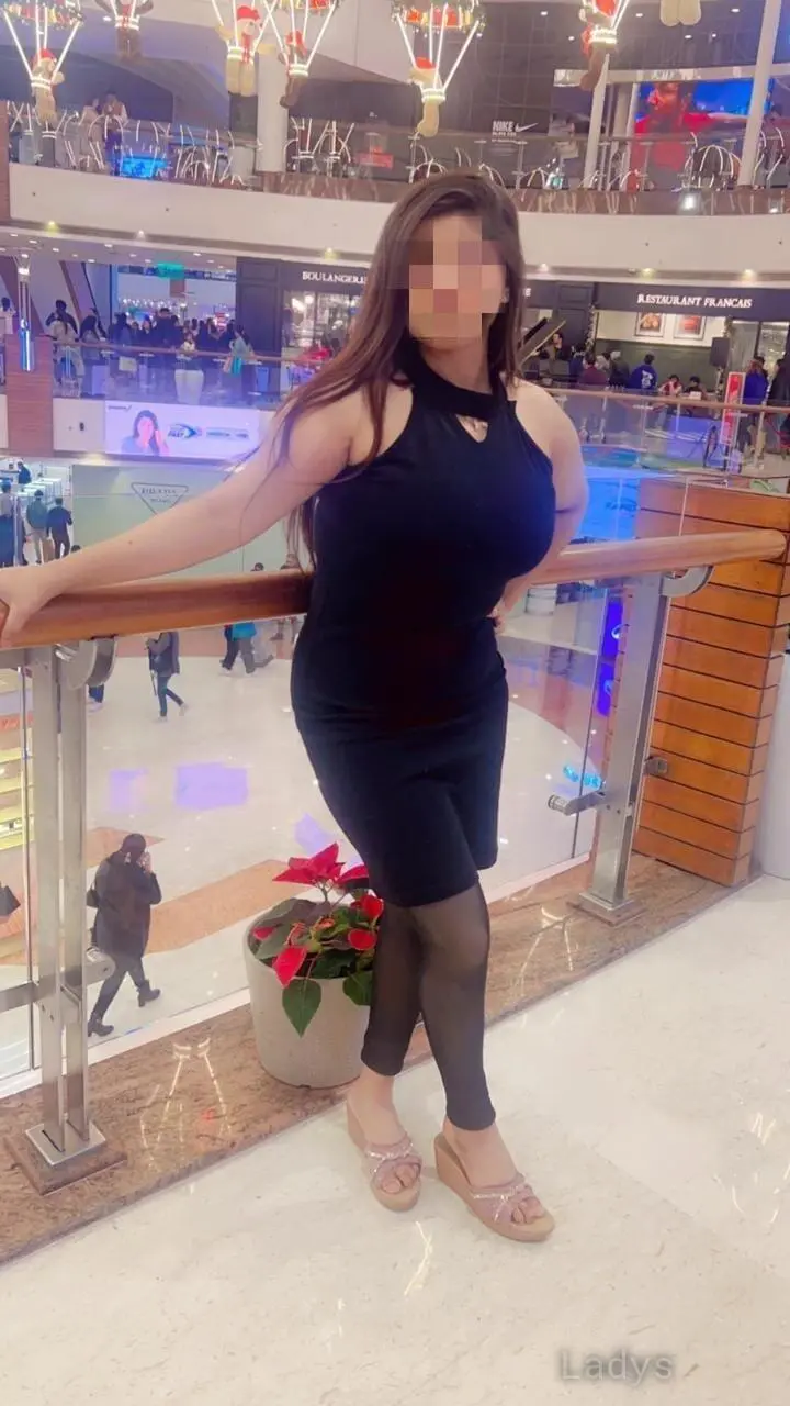 Zoe, 24 years beautiful nude Navi Mumbai escorts girl, height 155 sm, Weight kg