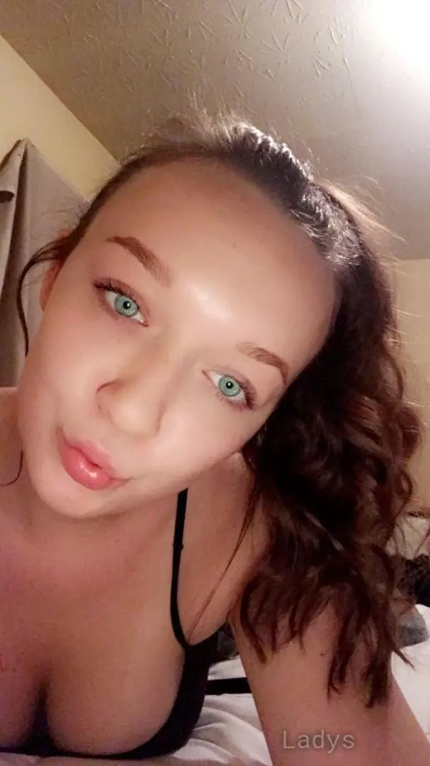 26 Curvy Hispanic Girl, 26 years beautiful nude New Jersey escorts girl, height 168 sm, Weight 68 kg