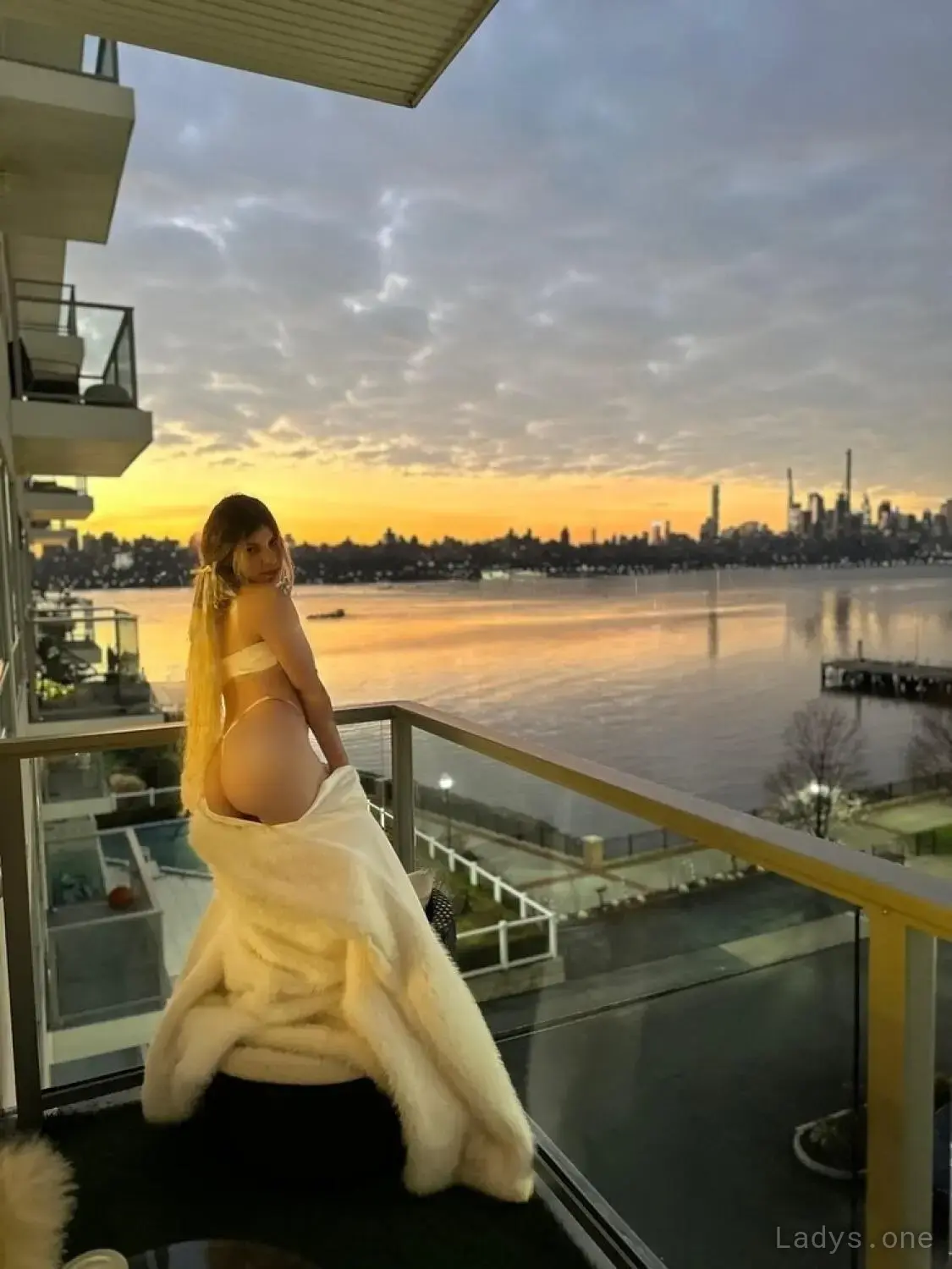 BONNIE, 21 years beautiful nude New Jersey escorts girl, height 160 sm, Weight 55 kg