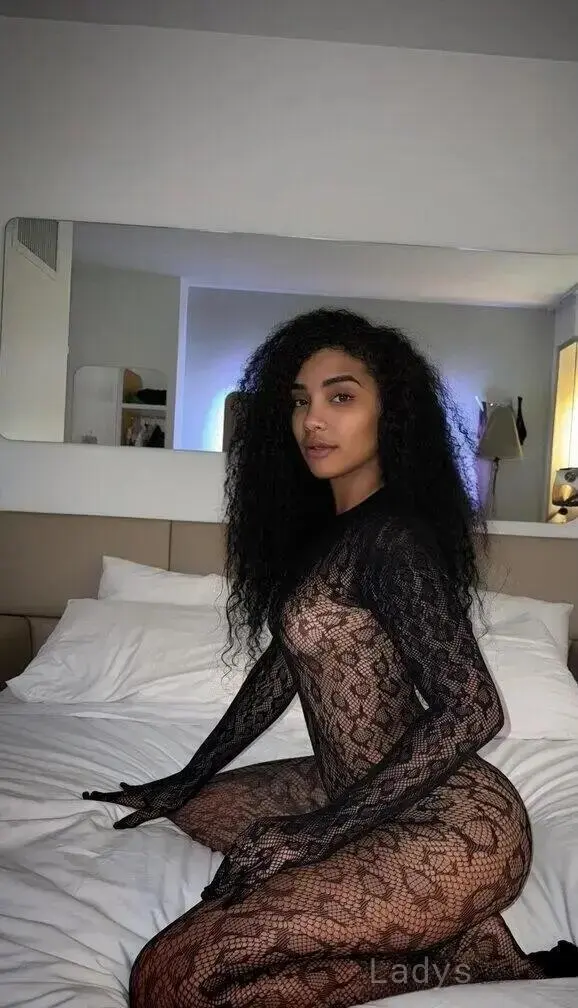 Kelly, 22 years beautiful nude New Jersey escorts girl, height 160 sm, Weight 57 kg