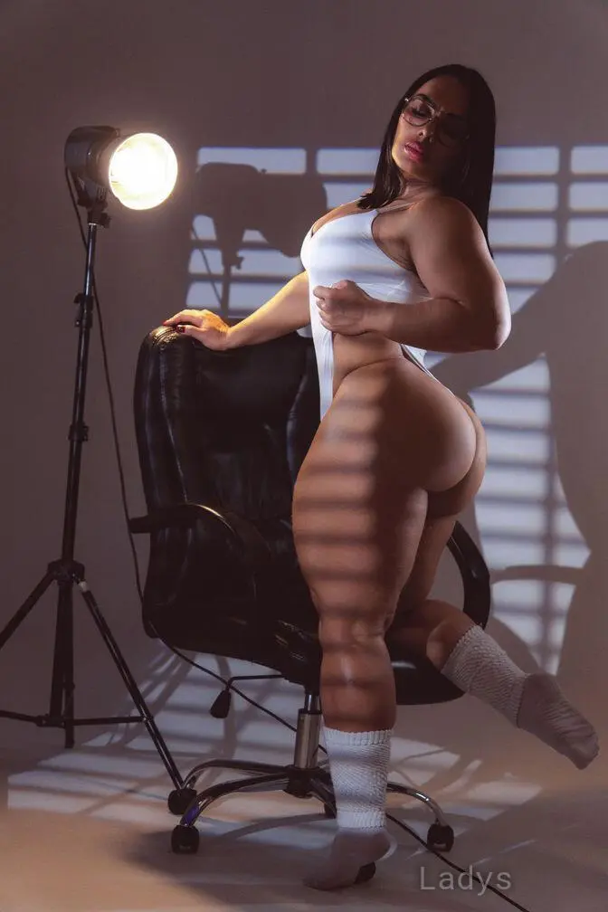 Quads Goddess, 30 years beautiful nude New Jersey escorts girl, height 166 sm, Weight 70 kg