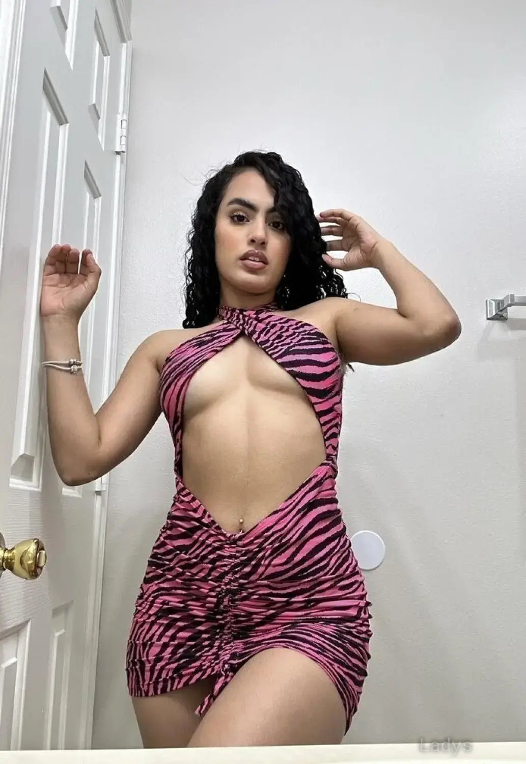 CAROLINA, 24 years old New York escort girl with big tits, height 167 sm, Weight 61 kg