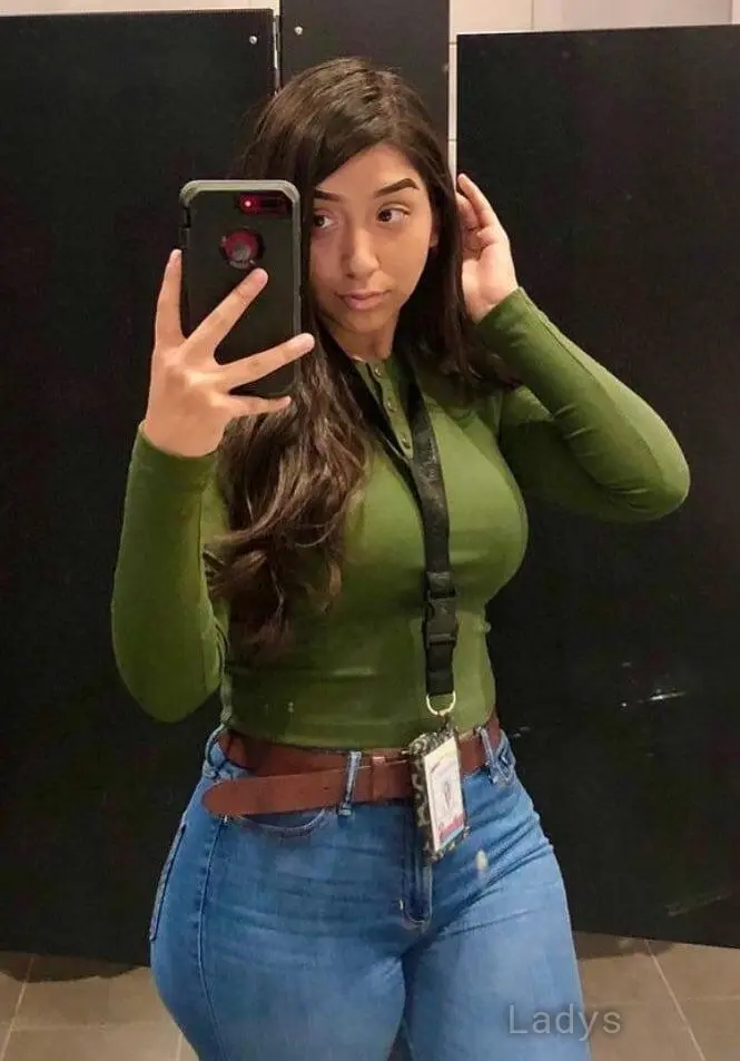 Eileen Viz, 28 years old New York escort girl with big tits, height 160 sm, Weight 67 kg