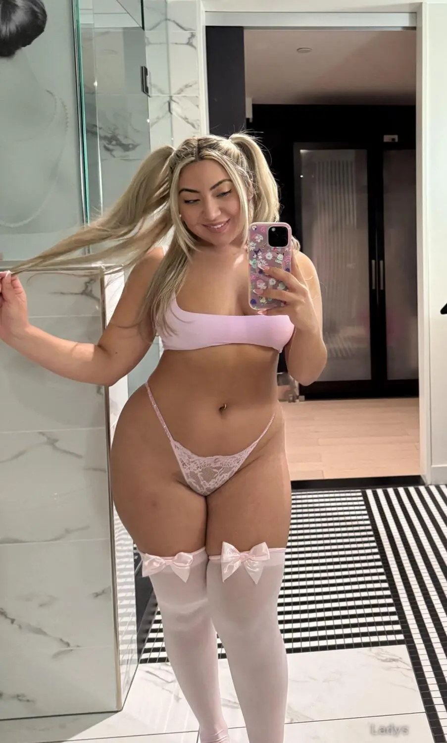 Lexisexi420, 31 years old New York escort girl with big tits, height 167 sm, Weight 61 kg