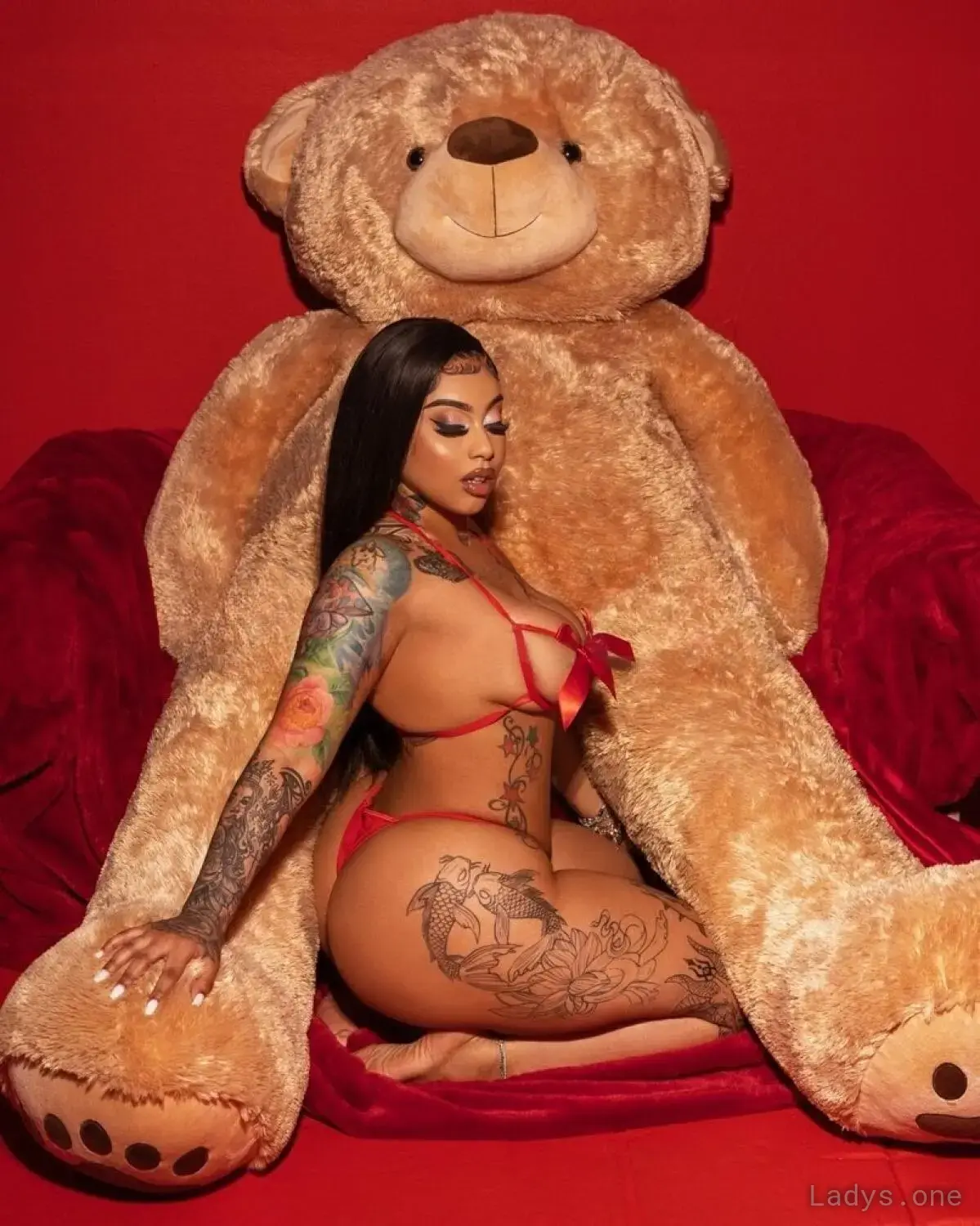 MISS LONDON, 25 years old New York escort girl with big tits, height 158 sm, Weight 75 kg