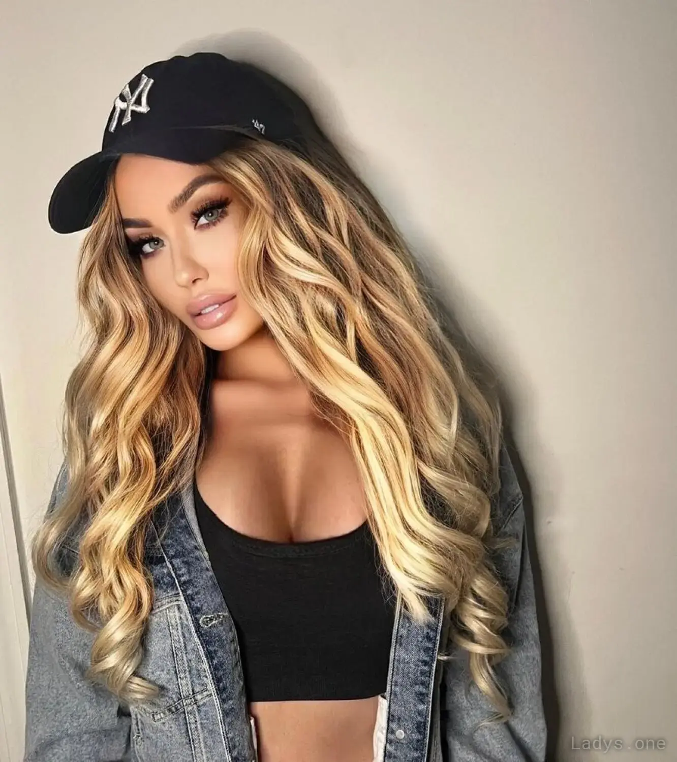 PAULA BELMONT, 22 years old New York escort girl with big tits, height 156 sm, Weight 50 kg
