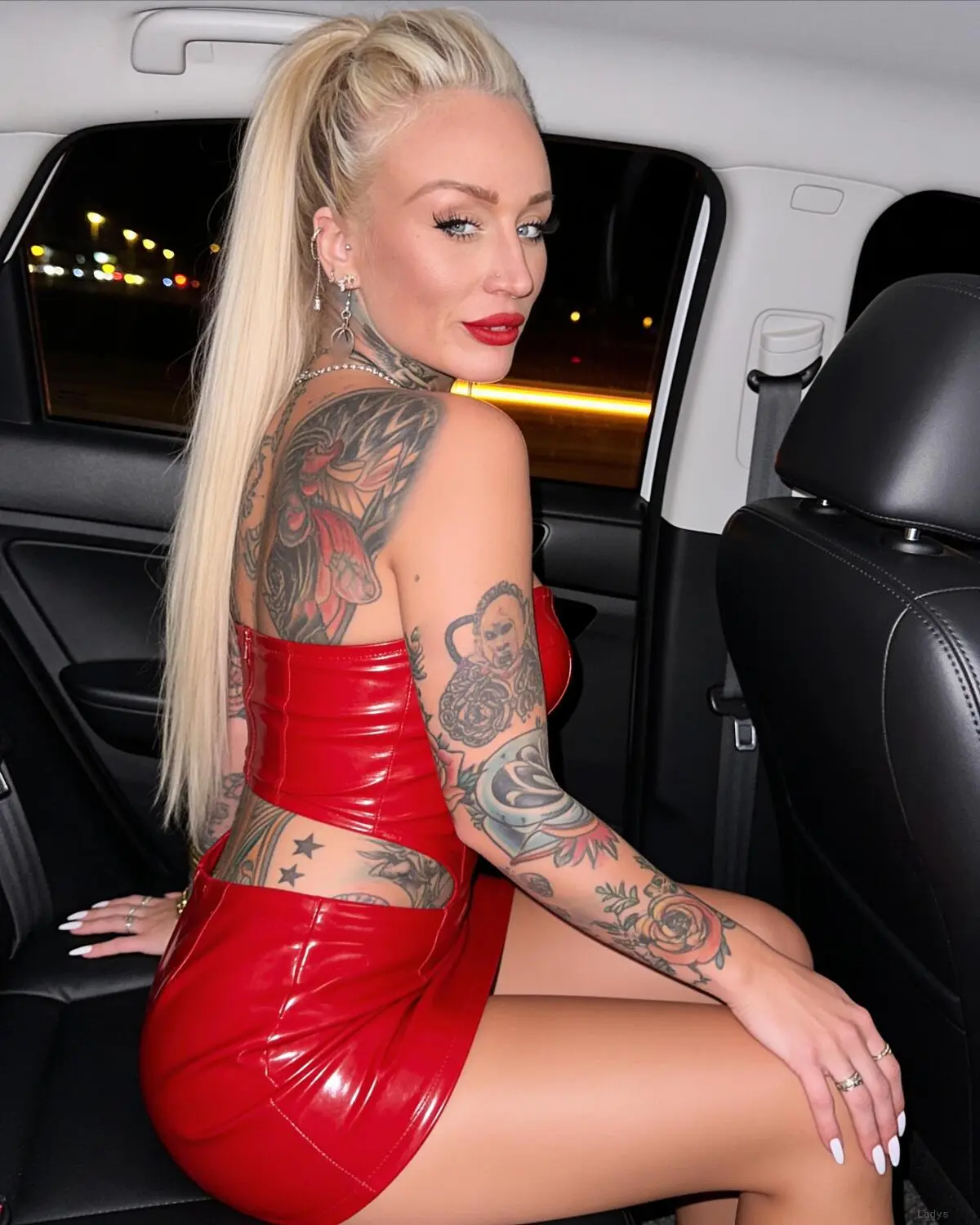 Sophy Sinclair, 32 years old New York escort girl with big tits, height 181 sm, Weight 62 kg