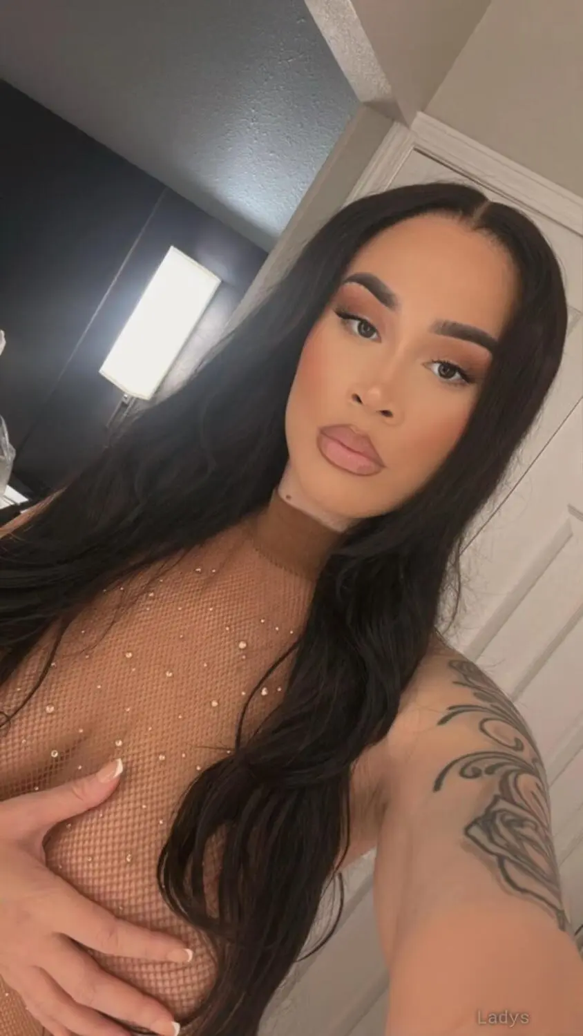 Arielredd, 20 years beautiful nude New York escorts girl, height 177 sm, Weight 52 kg