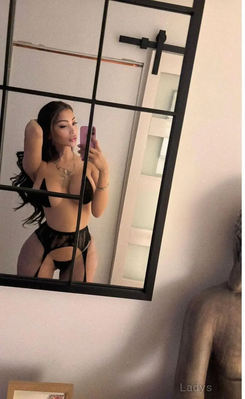 Eliza, 26 years beautiful nude New York escorts girl, height 175 sm, Weight 65 kg
