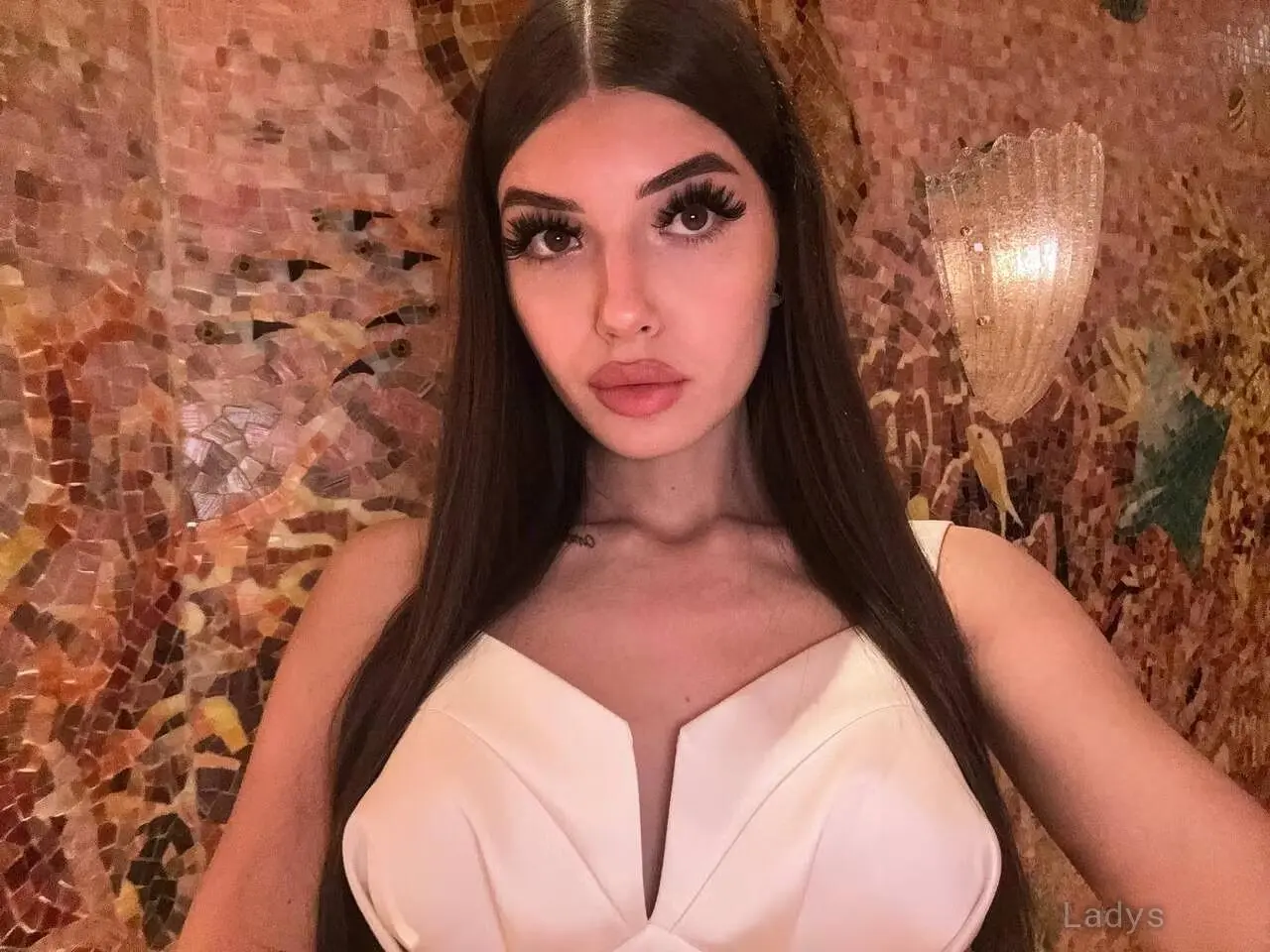 Ericaa, 20 years beautiful nude New York escorts girl, height 170 sm, Weight 53 kg