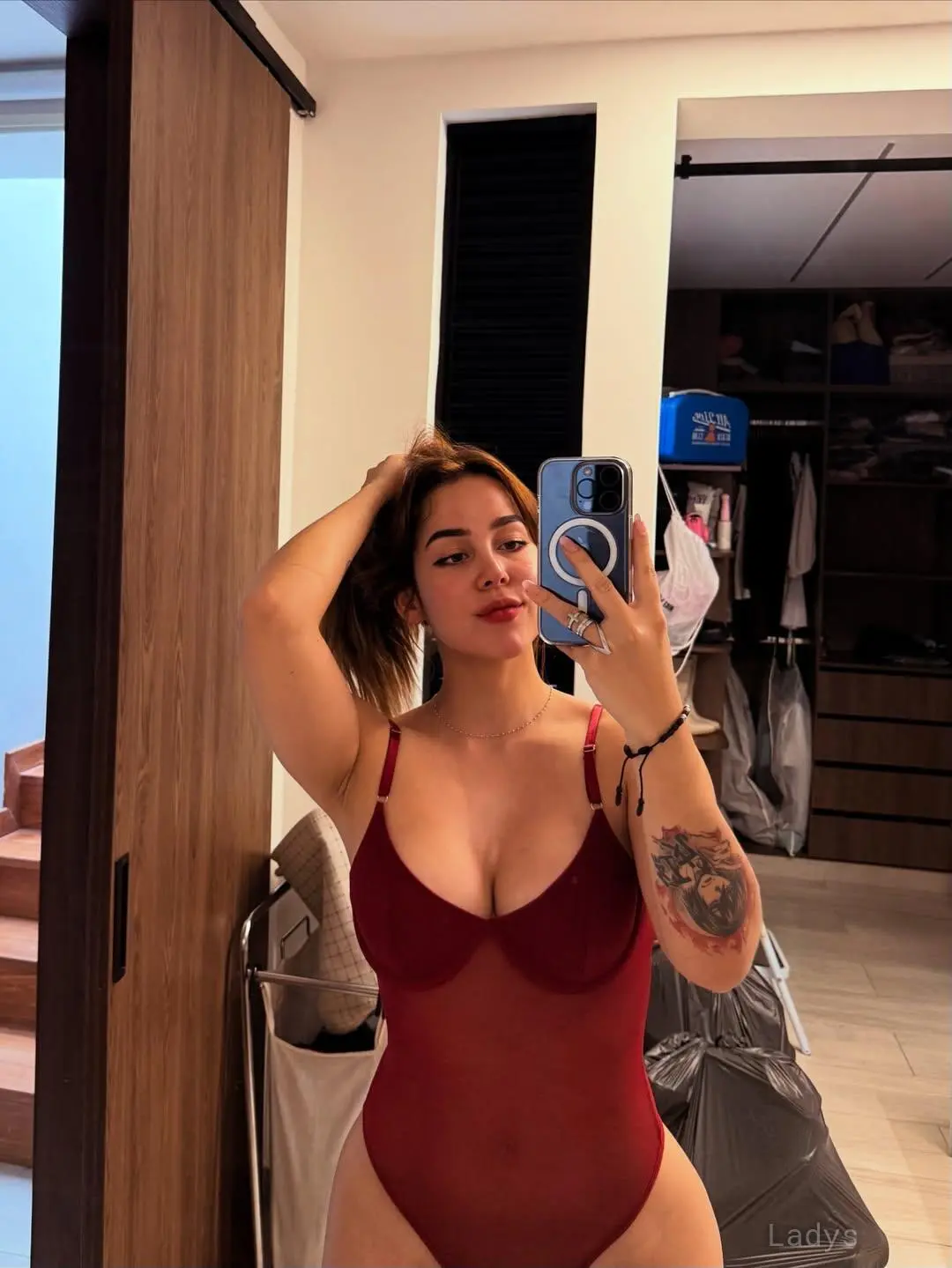 Independent escort, available for fun, 26 years beautiful nude New York escorts girl, height 181 sm, Weight 72 kg