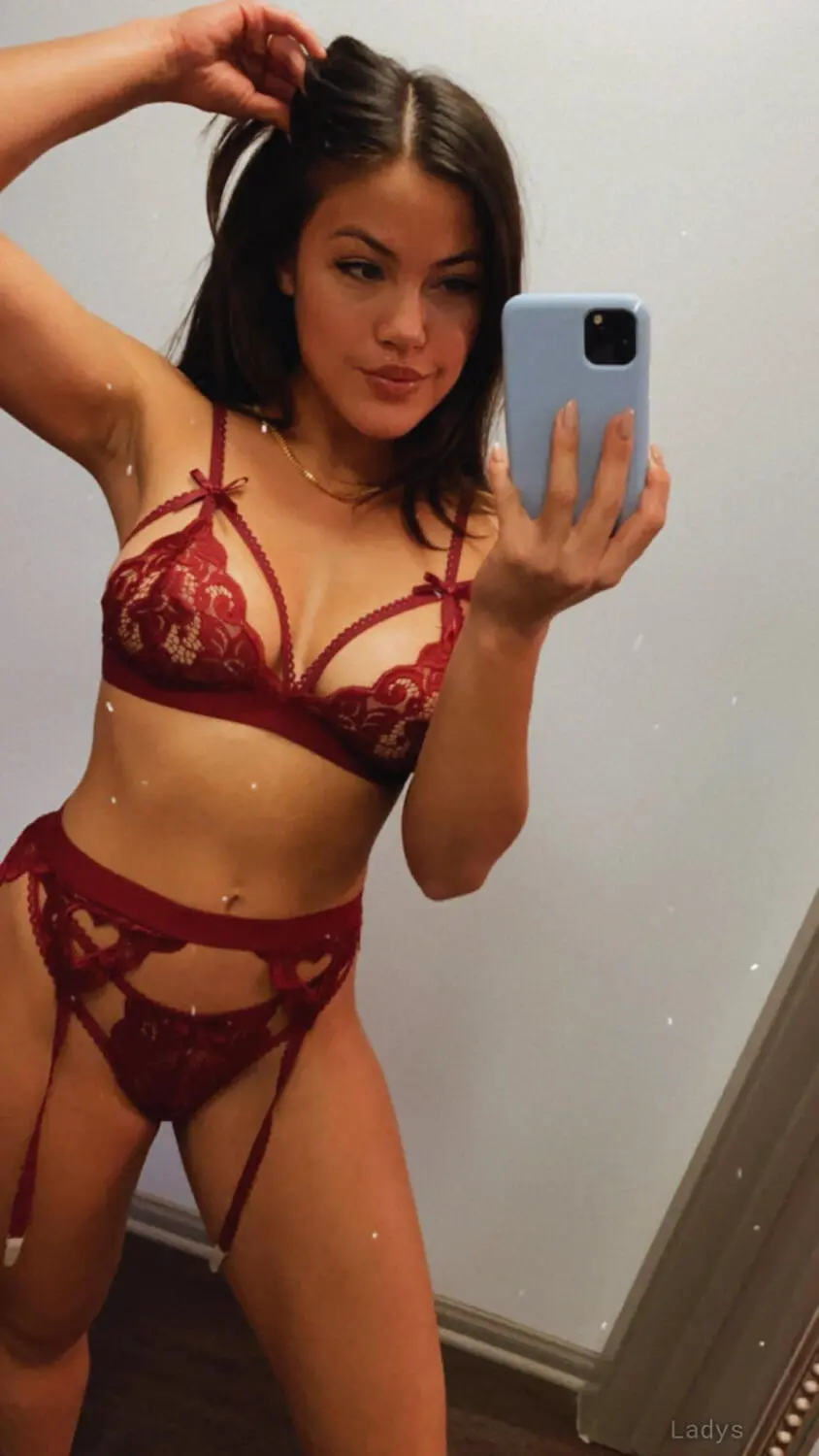 Linda, 28 years beautiful nude New York escorts girl, height 162 sm, Weight 53 kg