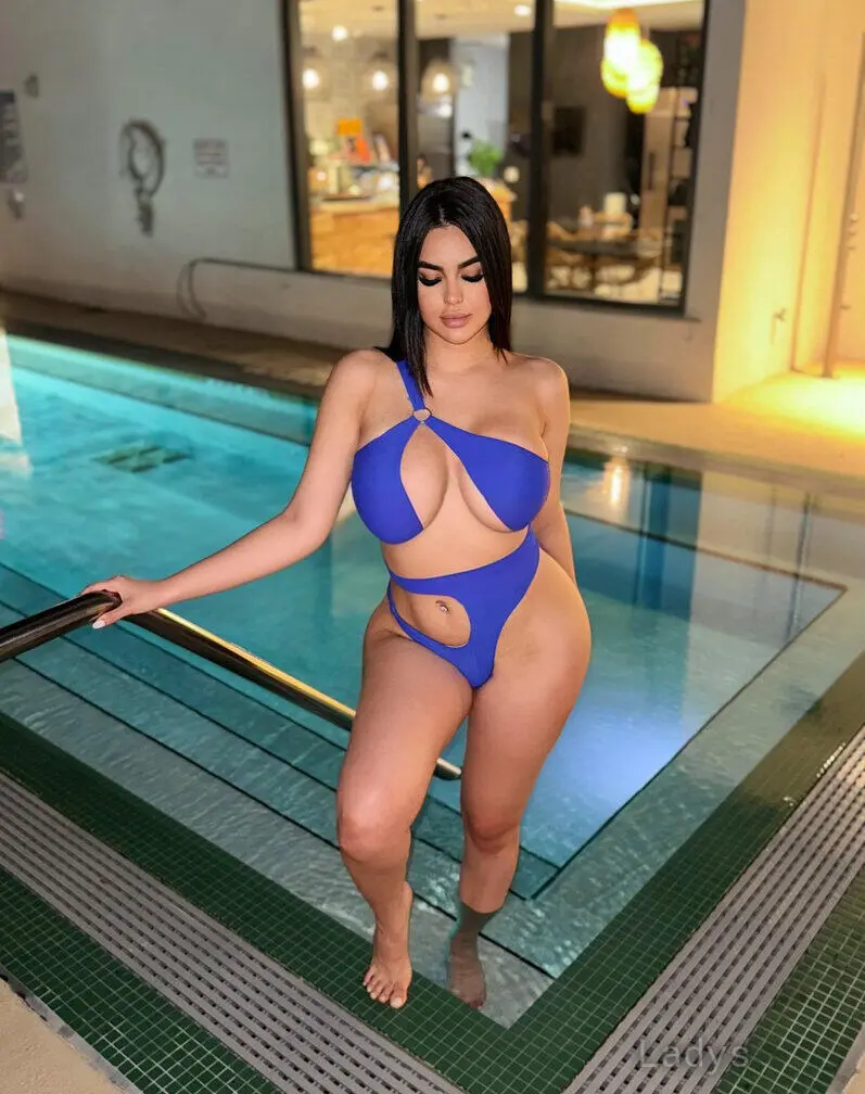 Sophie, 22 years beautiful nude New York escorts girl, height 149 sm, Weight 60 kg