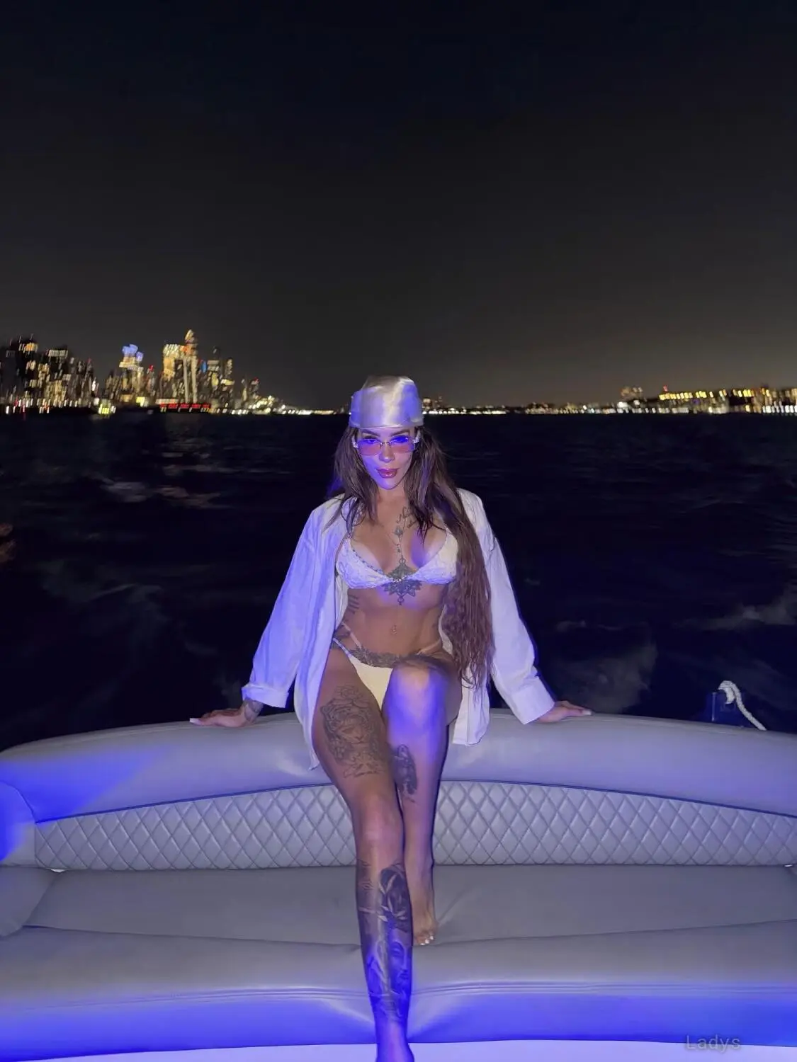 Isabella Duque, 20 years old Newark escort girl with big tits, height 165 sm, Weight 56 kg