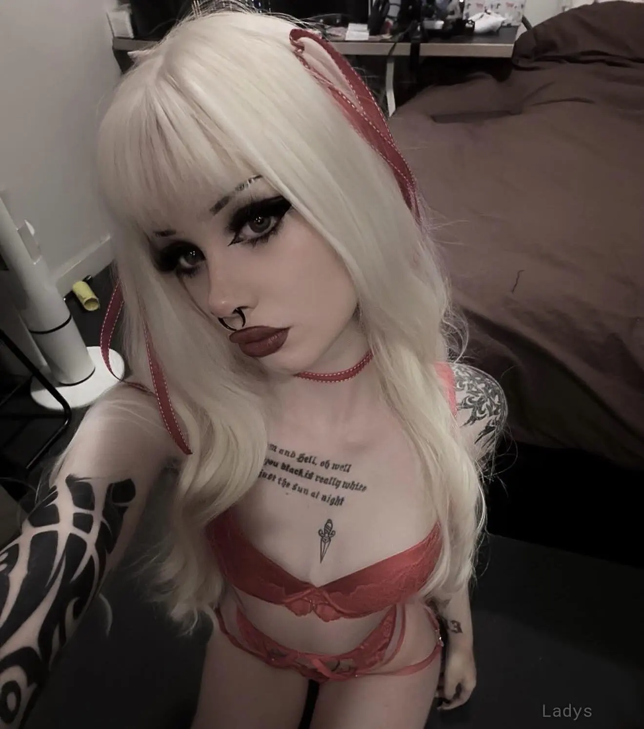 Trinity, 22 years old Newark escort girl with big tits, height 158 sm, Weight 52 kg