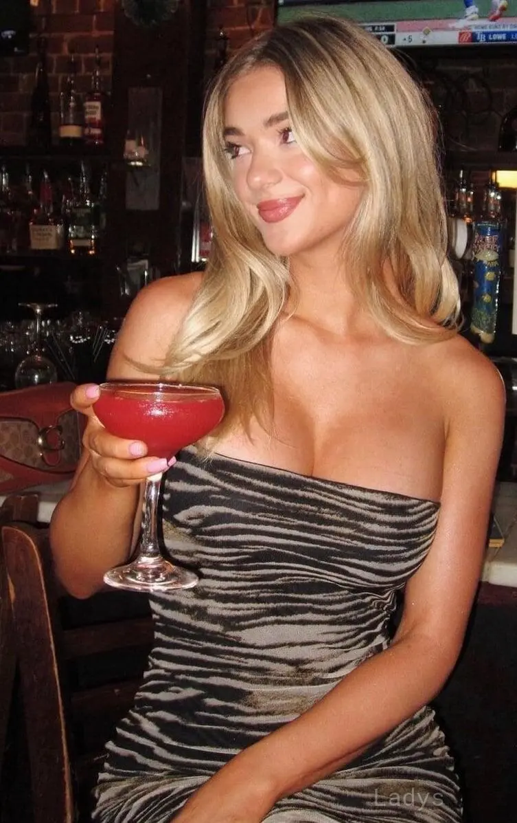 Autumren, 22 years beautiful nude Newark escorts girl, height 170 sm, Weight 54 kg