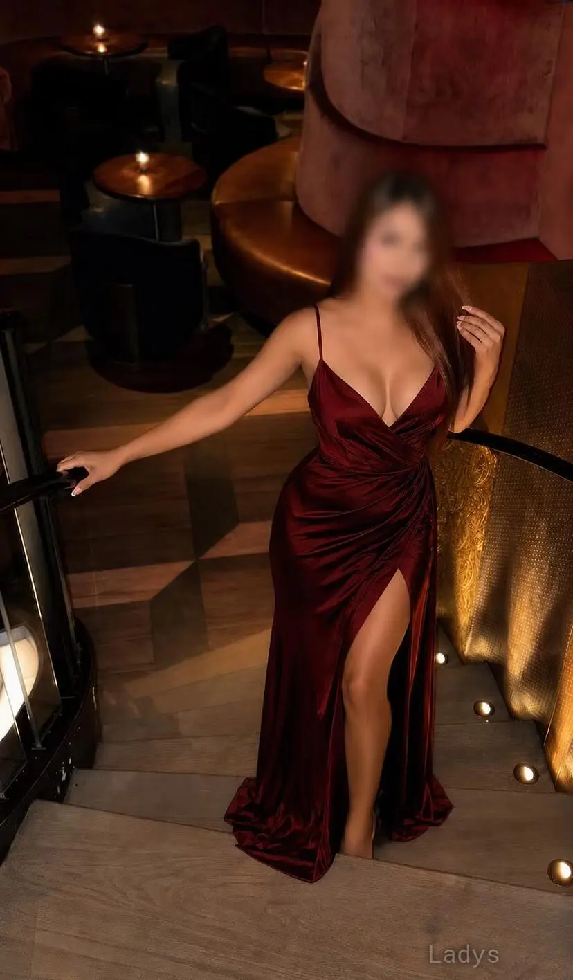 Camila, 20 years beautiful nude Newark escorts girl, height 154 sm, Weight 52 kg