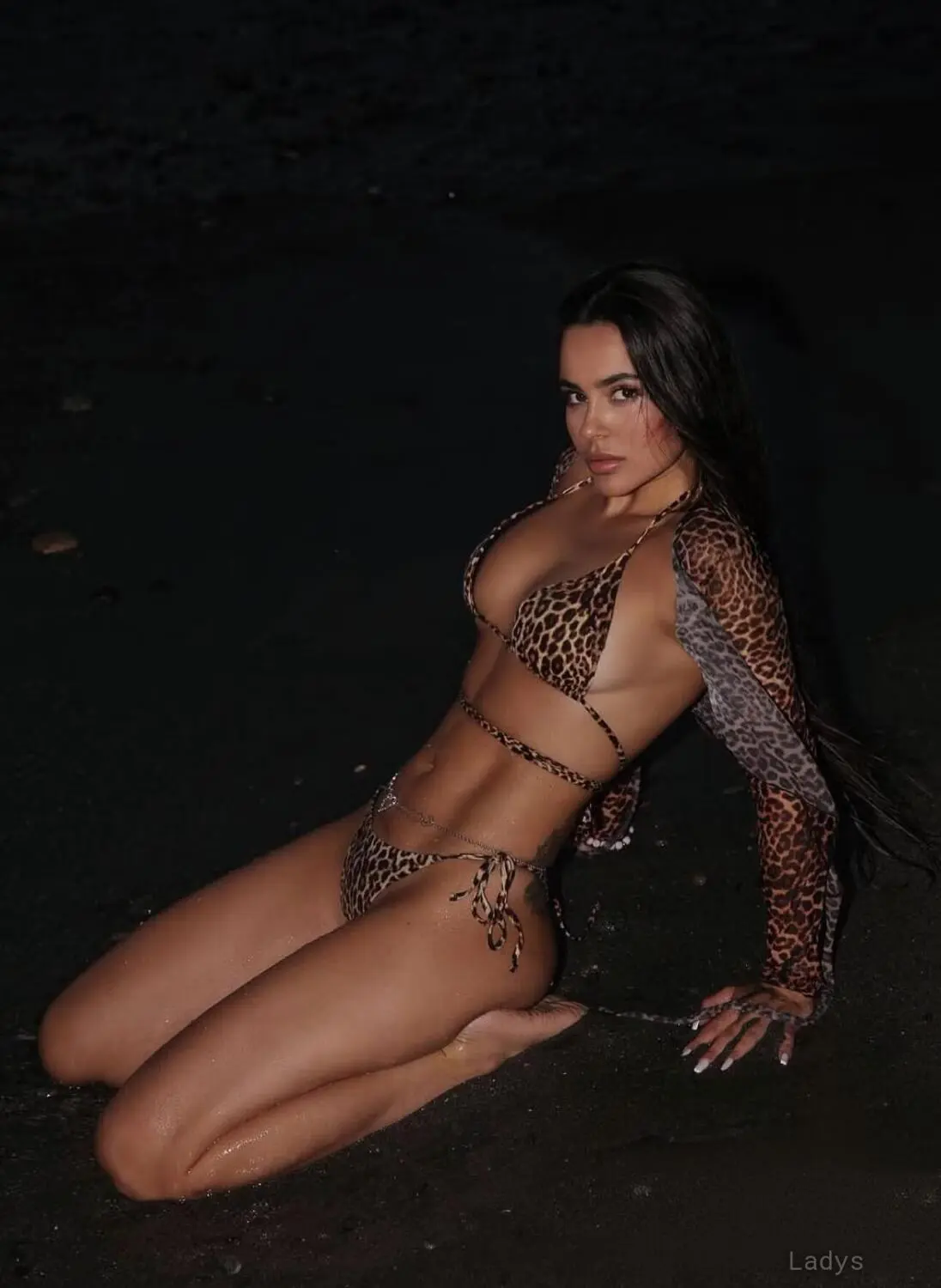 Karyna, 20 years beautiful nude Newark escorts girl, height 166 sm, Weight 46 kg