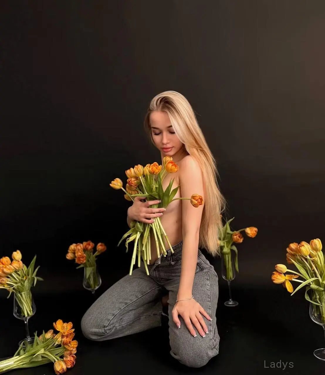 Lola, 20 years beautiful nude Newark escorts girl, height 166 sm, Weight 55 kg