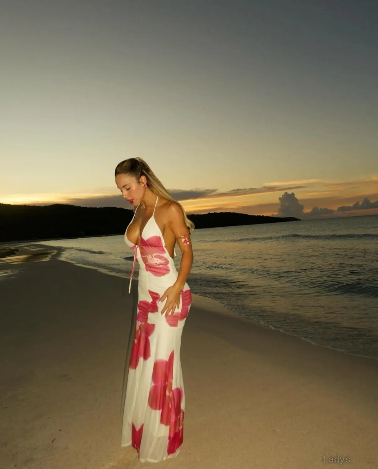 Melina De Nardo, 27 years beautiful nude Newark escorts girl, height 165 sm, Weight 59 kg