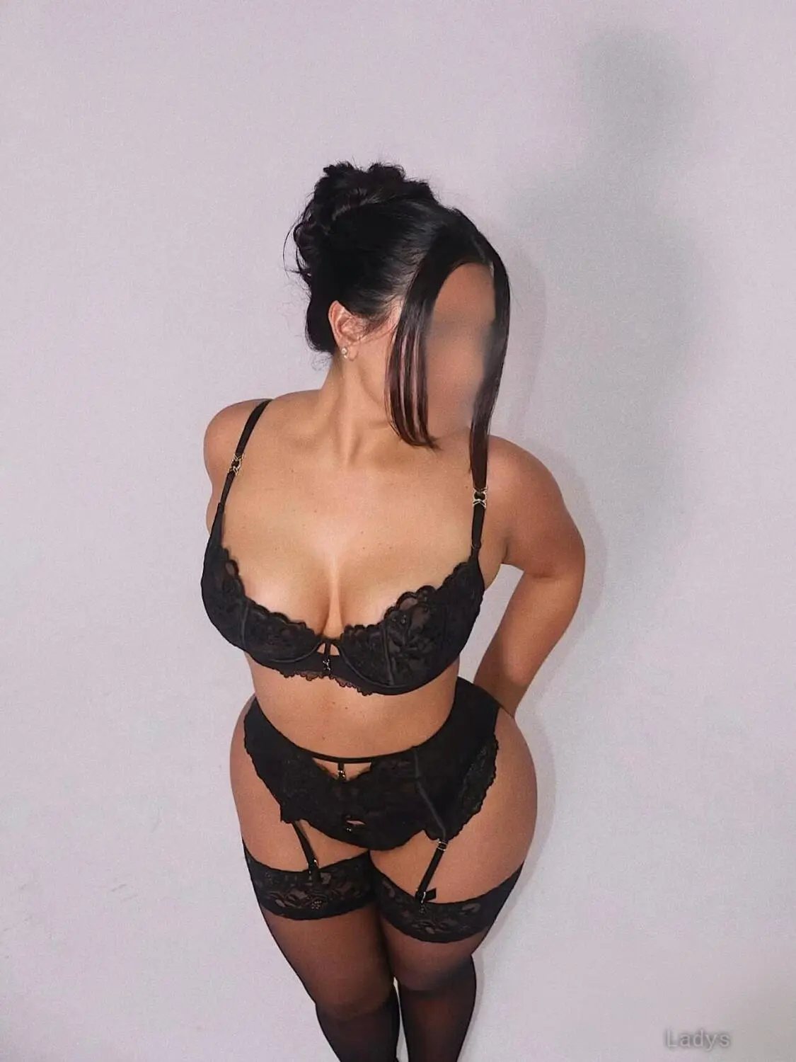 Nicolette Velvet, 30 years beautiful nude Newark escorts girl, height 157 sm, Weight 53 kg