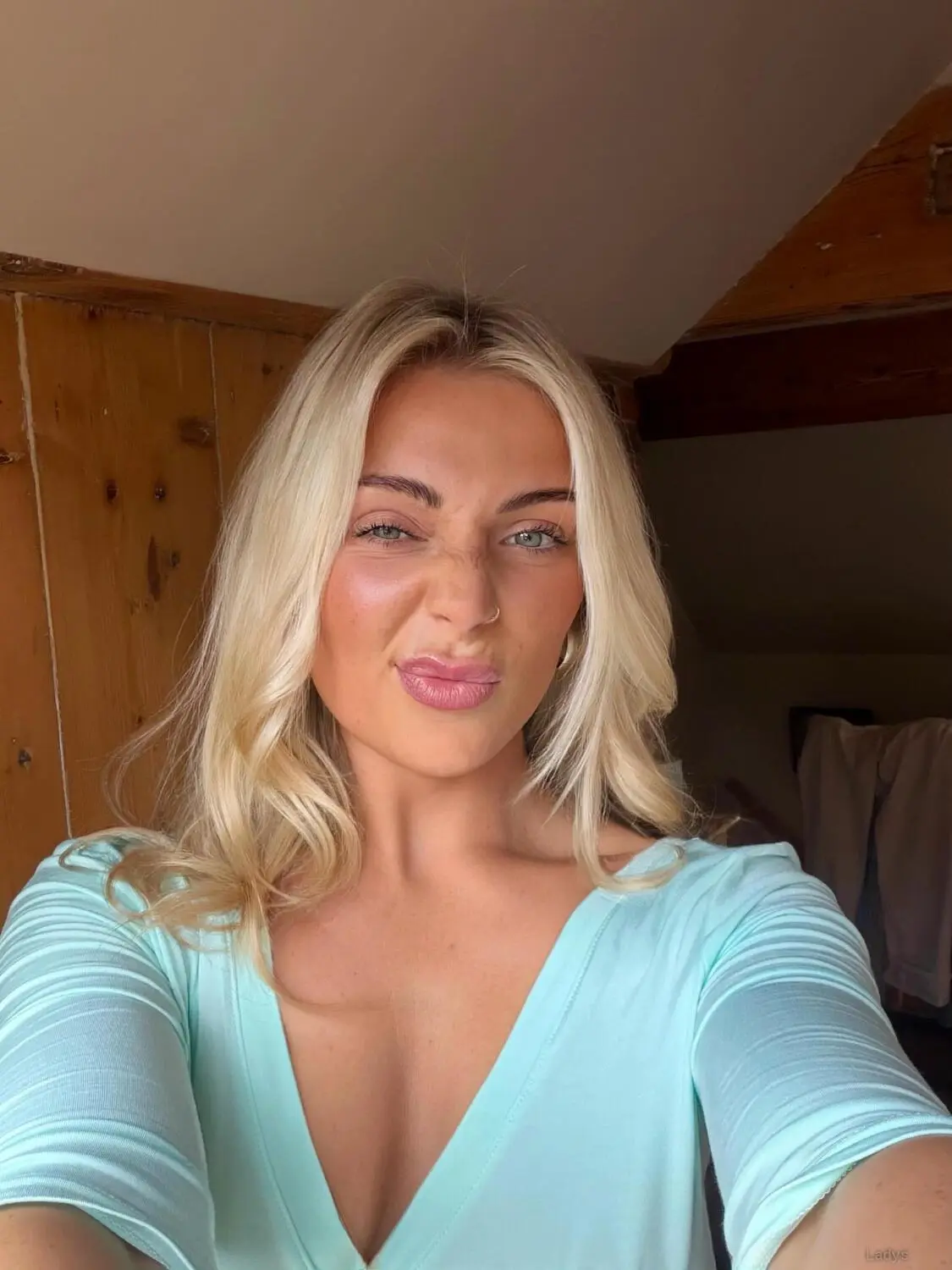 Imogen Holland, 36 years old Newcastle escort girl with big tits, height 159 sm, Weight 60 kg