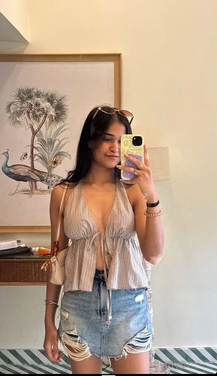 Kirti, 23 years old Nha Trang escort girl with big tits, height 154 sm, Weight kg